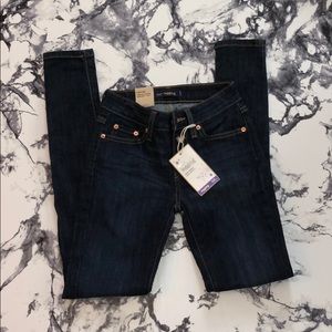 NWT Levi’s 535 legging jeans